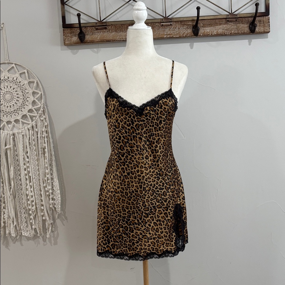 Vintage Victoria’s Secret 2002 Y2K Leopard Print Lace Trim Chemise